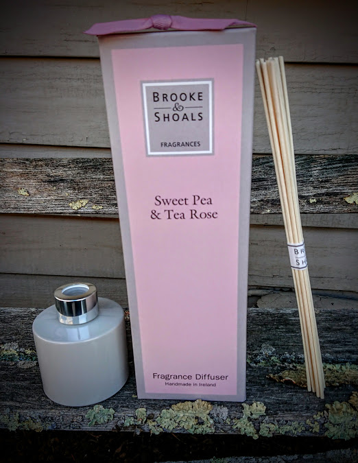 Brooke and Shoals Reed Diffuser - Sweet Pea and Tea Rose